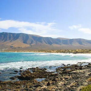 https://seaview-famara-beach.in-canary-islands.com